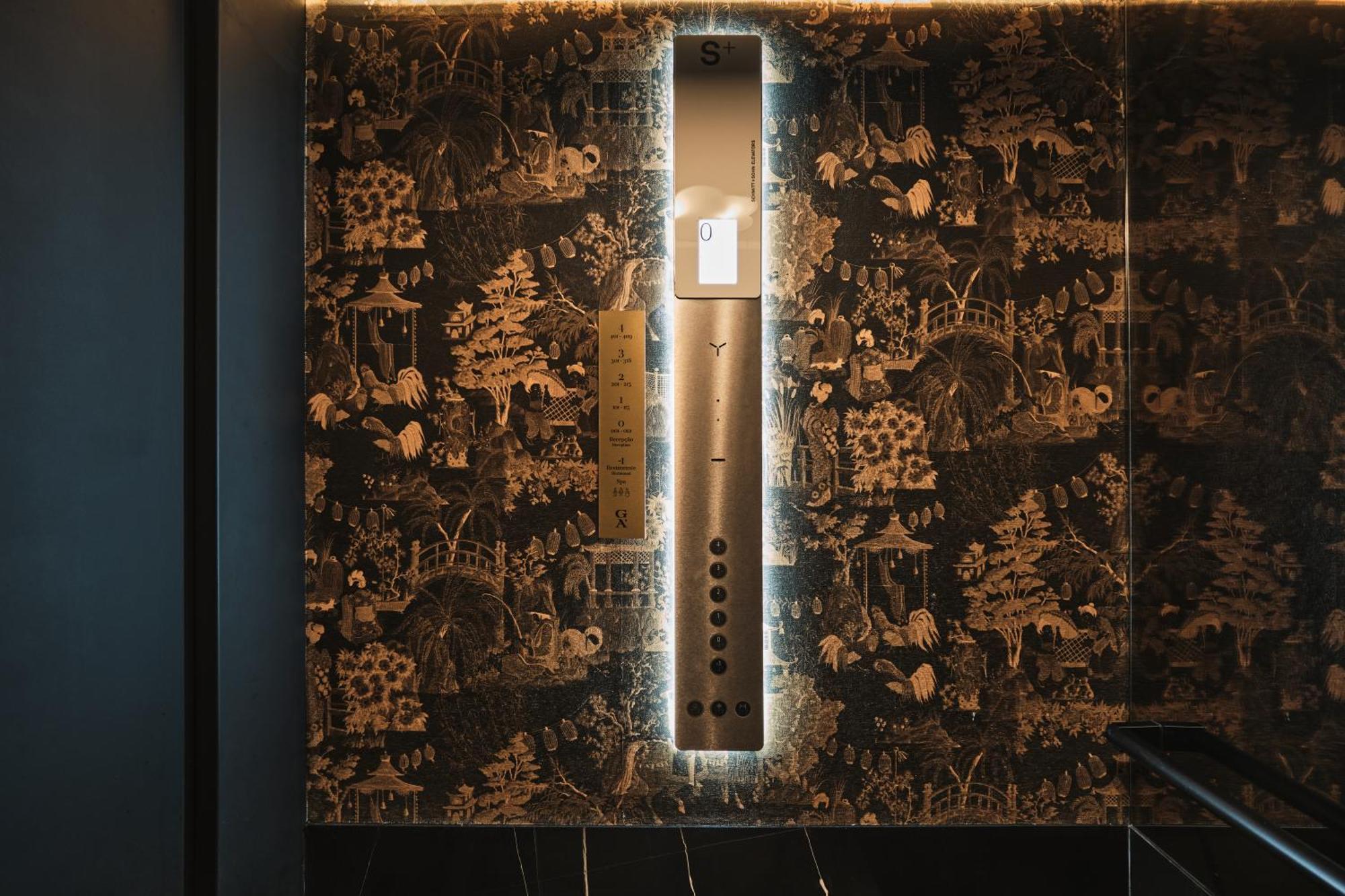 Ga Palace Hotel & Spa, A Xixth-Century Villa Porto Zewnętrze zdjęcie A backlit onyx panel