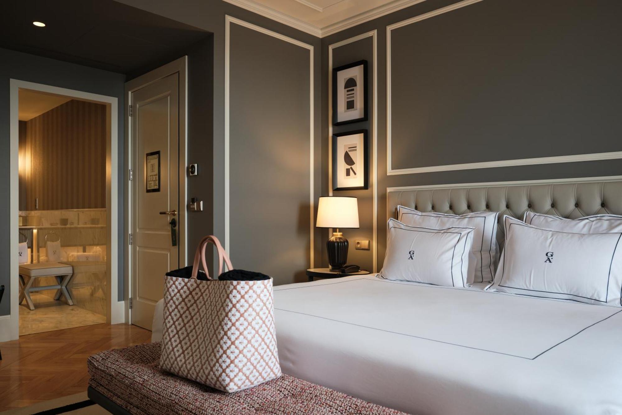 Ga Palace Hotel & Spa, A Xixth-Century Villa Porto Zewnętrze zdjęcie A bedroom at the hotel