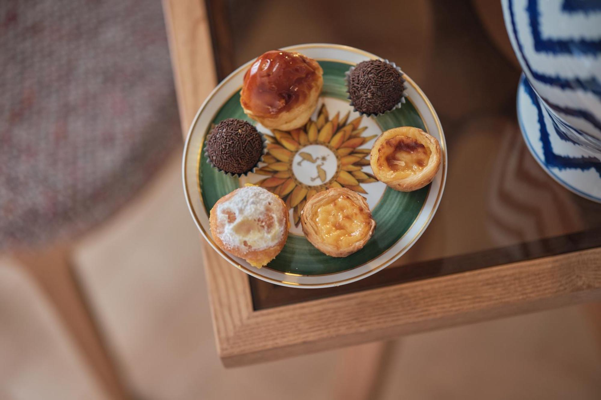 Ga Palace Hotel & Spa, A Xixth-Century Villa Porto Zewnętrze zdjęcie A selection of Portuguese pastries