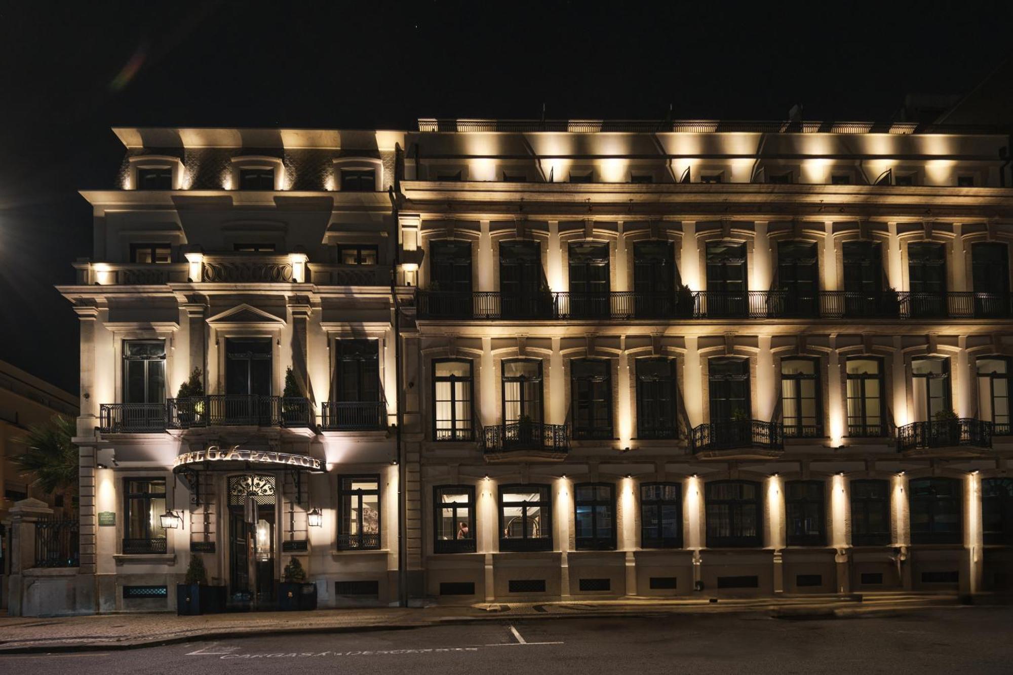 Ga Palace Hotel & Spa, A Xixth-Century Villa Porto Zewnętrze zdjęcie The hotel at night