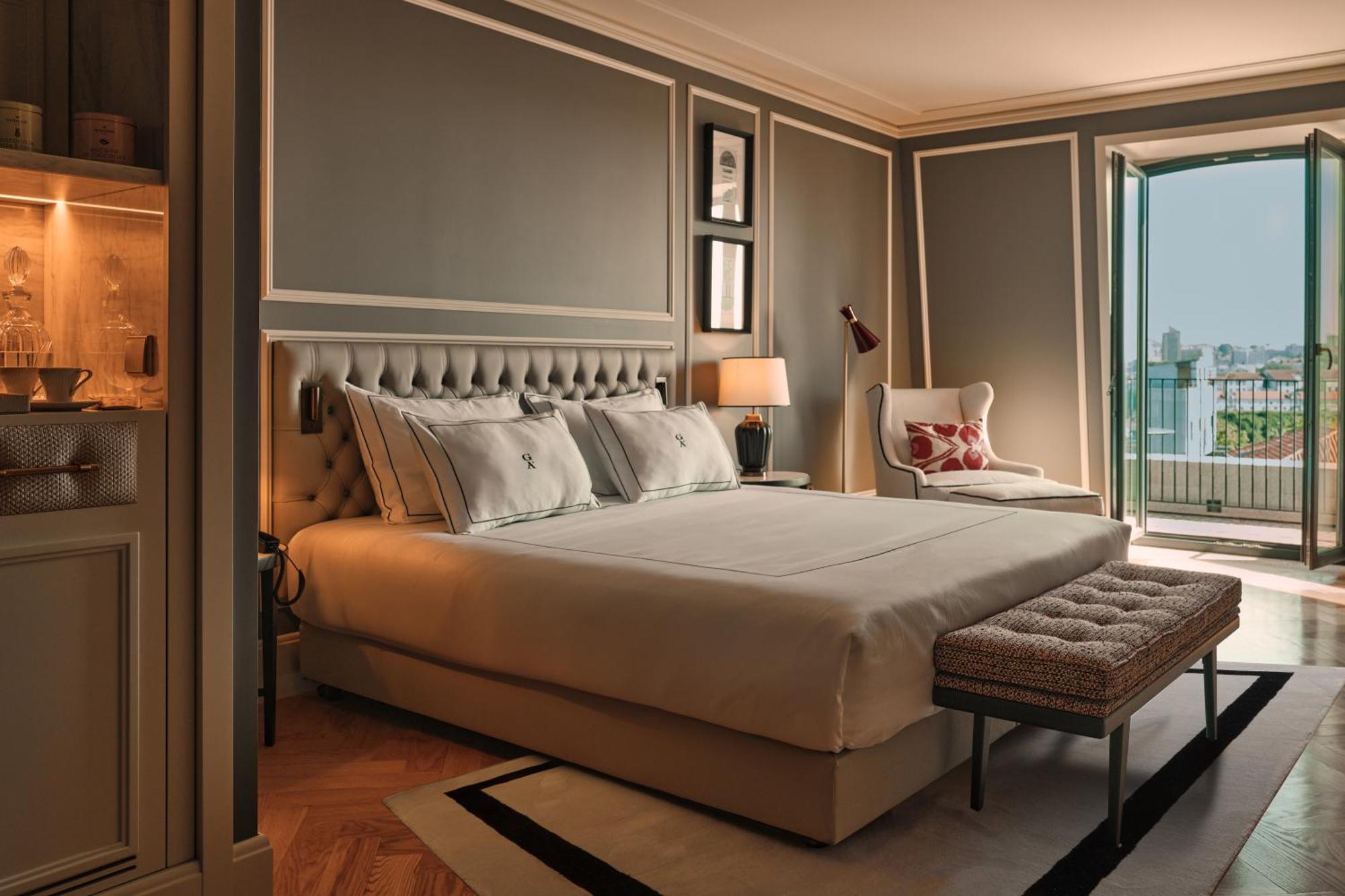 Ga Palace Hotel & Spa, A Xixth-Century Villa Porto Zewnętrze zdjęcie A bedroom at the Mandarin Oriental, Barcelona
